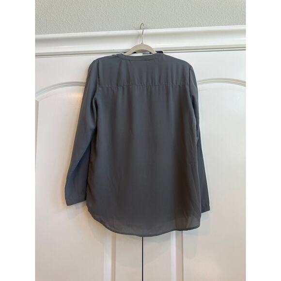 Chico’s Size 0 (4) Gray Collar Button Down with Iridescent Multicolor Sequin - Picture 9 of 9